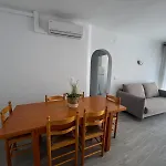 Bonito Apartamento En El Centro De Rosas Av-78