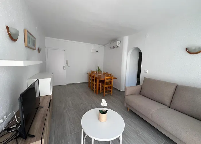 Bonito Apartamento En El Centro De Rosas Av-78